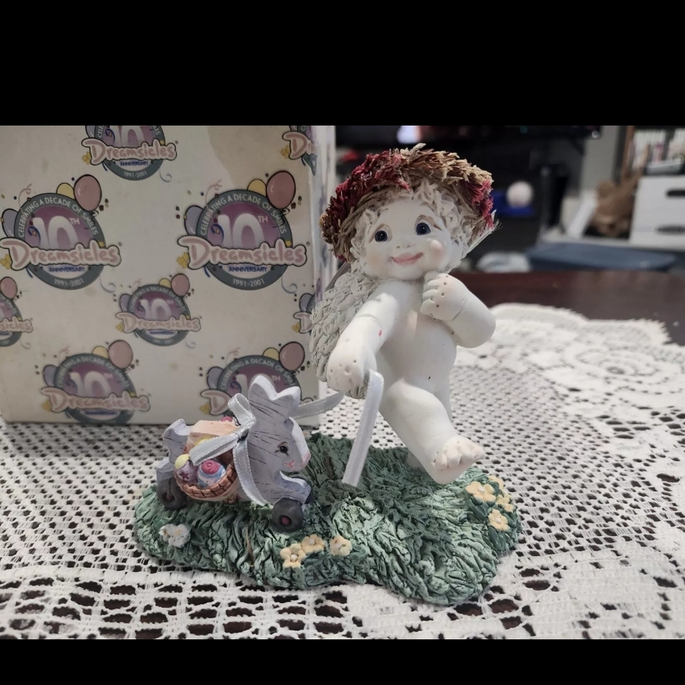 Dreamsicles Figurine with Hat and Bunny